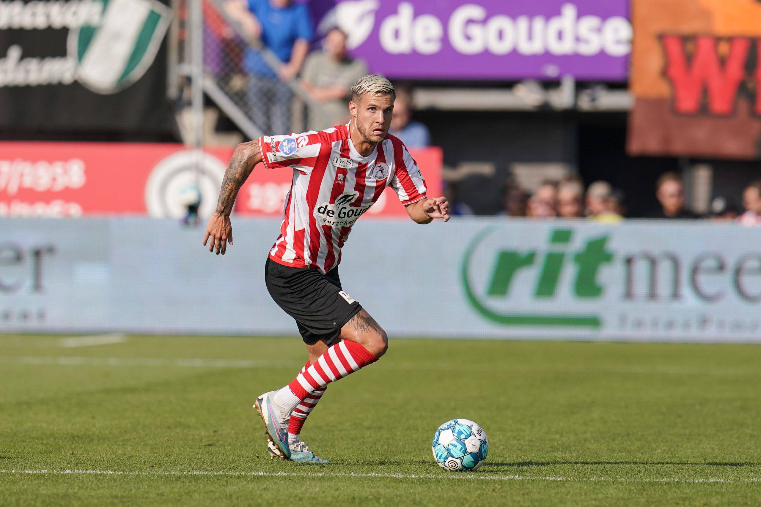 而夏侯惇则 而夏侯惇则